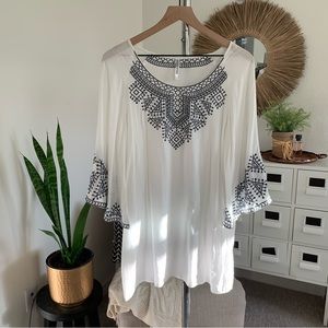 Monoreno White & Blue Embroidered Boho Flowy Bell Sleeve Dress Coverup Medium